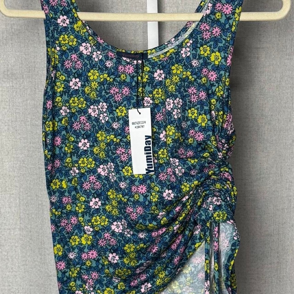 Yumi Day floral tank top, Size Medium, Brand new with tags